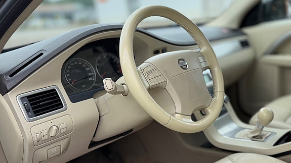 Volvo V70 10 of 17