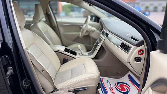 Volvo V70 13 of 17