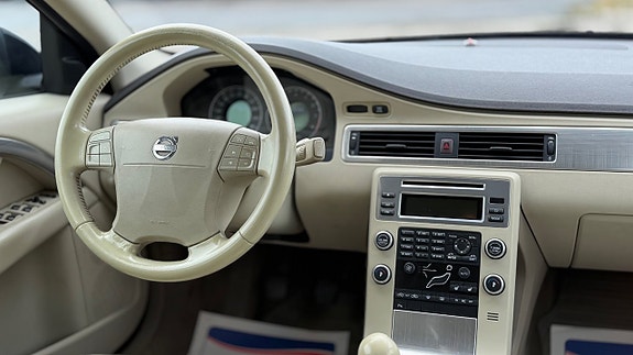 Volvo V70 17 of 17