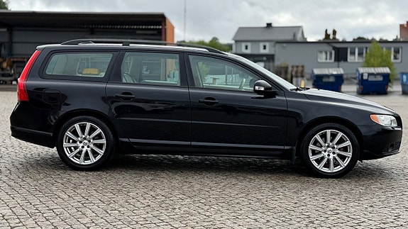 Volvo V70 4 of 17