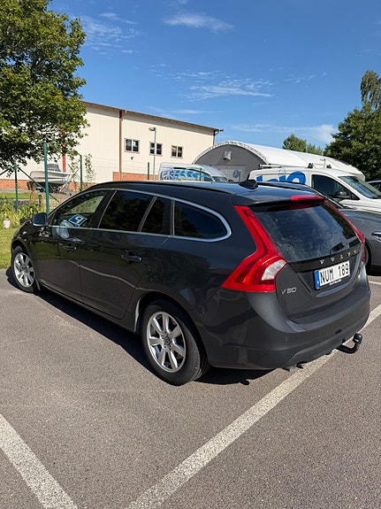 Volvo V60 2 of 8