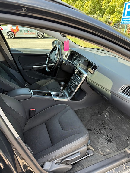 Volvo V60 6 of 8