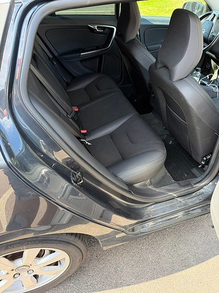 Volvo V60 7 of 8