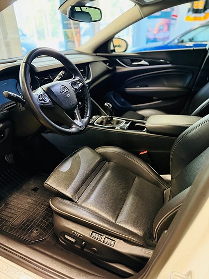 Opel Insignia 12 of 21