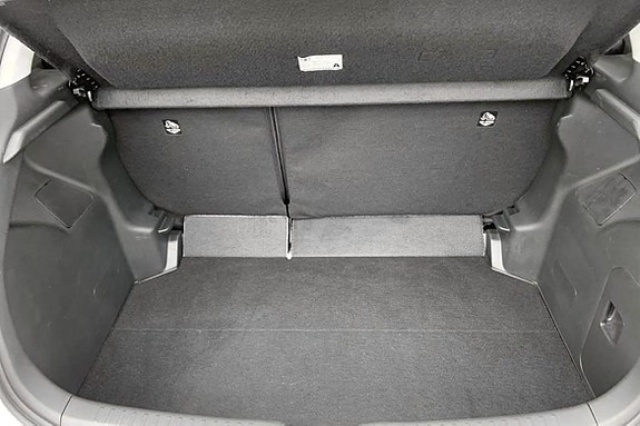 Toyota Yaris 12 of 12