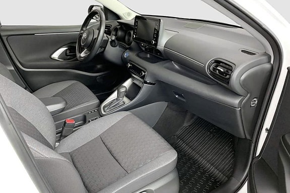 Toyota Yaris 8 of 12