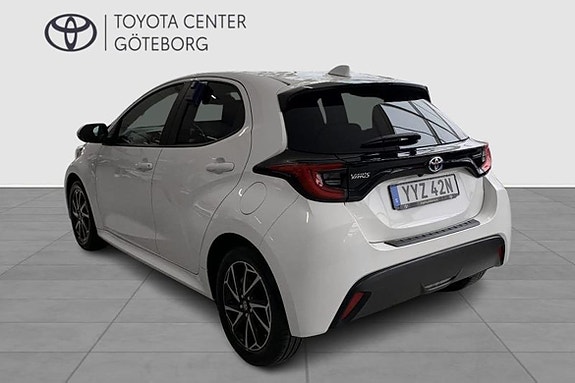 Toyota Yaris 4 of 12