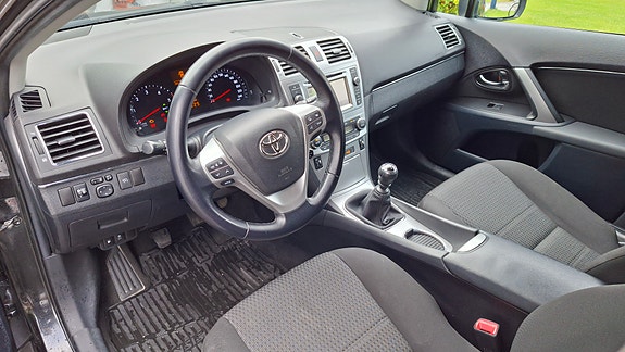 Toyota Avensis 4 of 5
