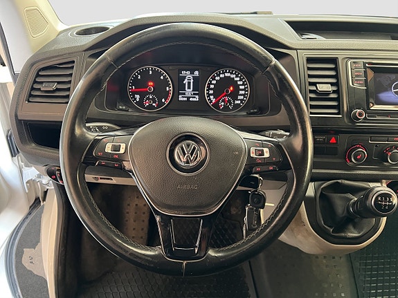 Volkswagen Transporter 10 of 17