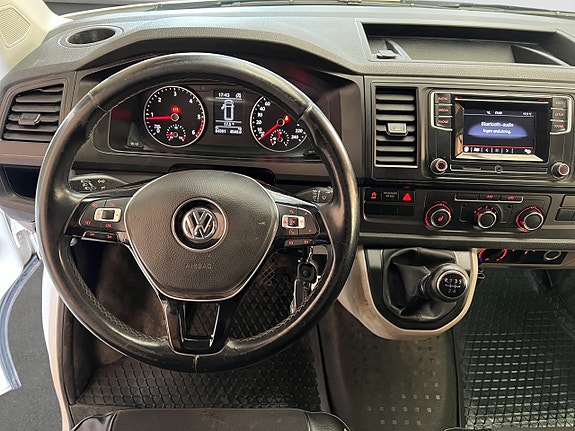 Volkswagen Transporter 12 of 17