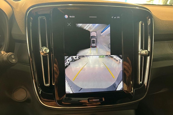 Volvo XC40 17 of 28