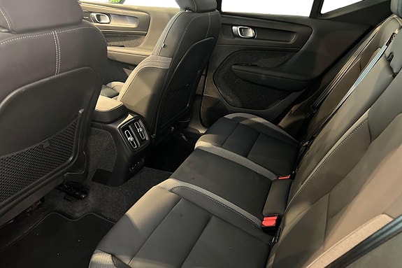 Volvo XC40 12 of 28