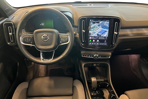 Volvo XC40 14 of 28