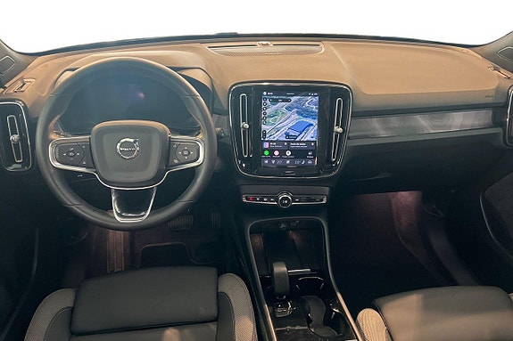 Volvo XC40 13 of 28