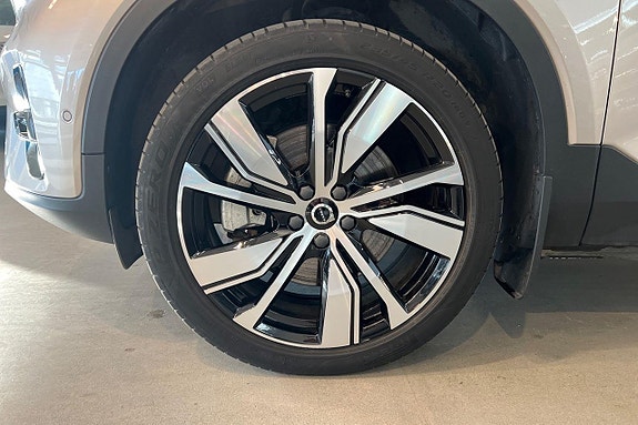 Volvo XC40 23 of 28