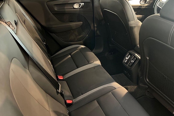 Volvo XC40 10 of 28
