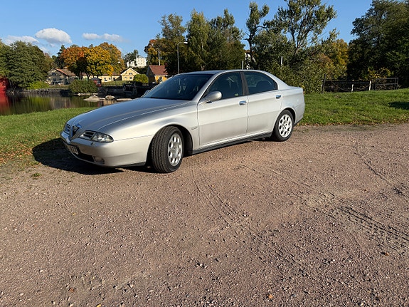 Alfa Romeo 166 4 of 13