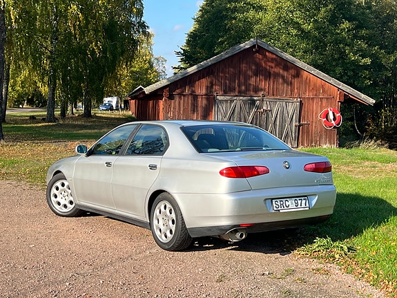 Alfa Romeo 166 2 of 13