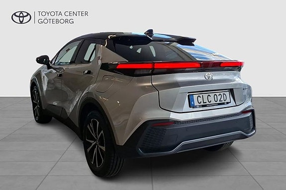 Toyota C-HR 3 of 11