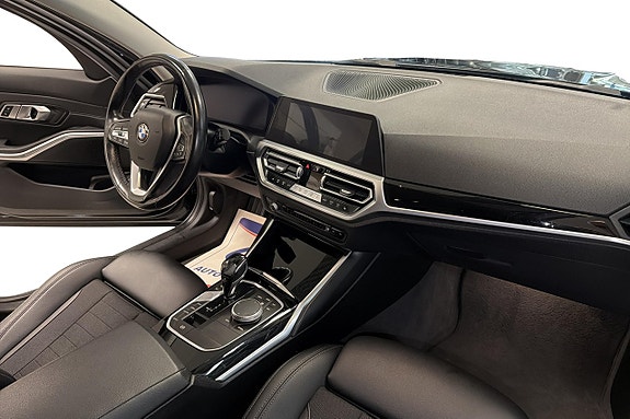 BMW 330e 12 of 21