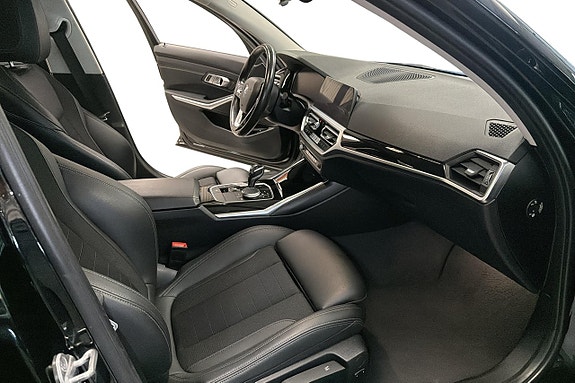 BMW 330e 11 of 21