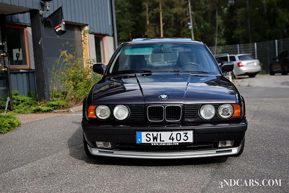 BMW M5 3 of 23