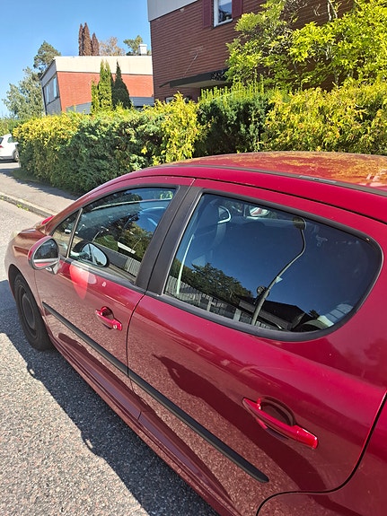 Peugeot 207 2 of 4