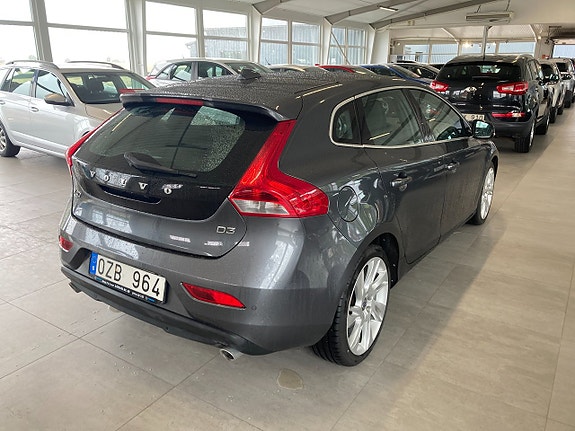 Volvo V40 3 of 10