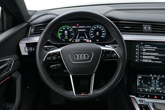 Audi e-tron 7 of 27