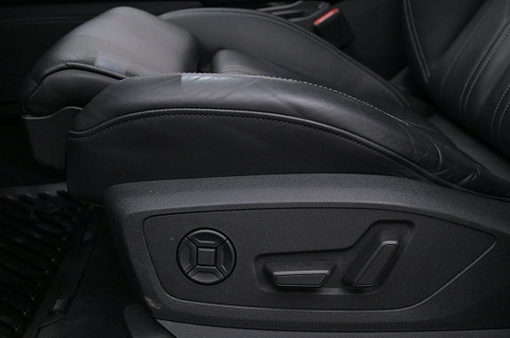 Audi e-tron 10 of 27