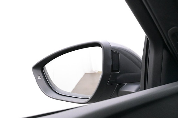 Audi e-tron 18 of 27