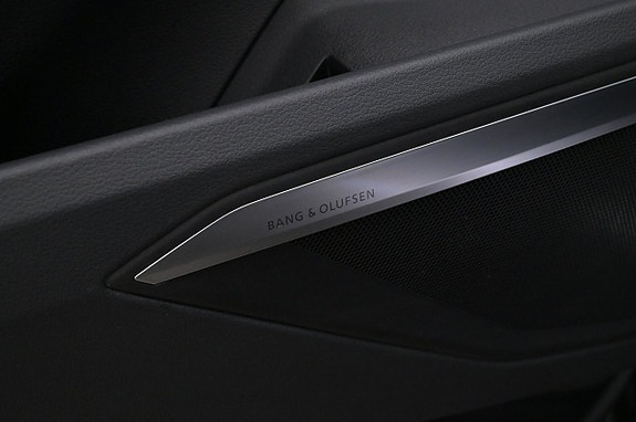Audi e-tron 12 of 27