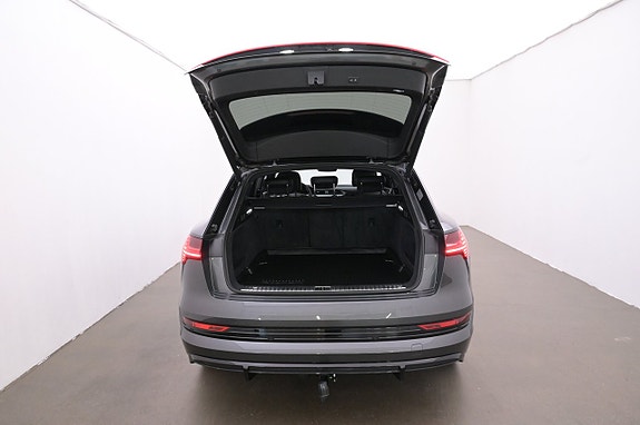 Audi e-tron 22 of 27