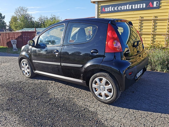 Peugeot 107 2 of 8