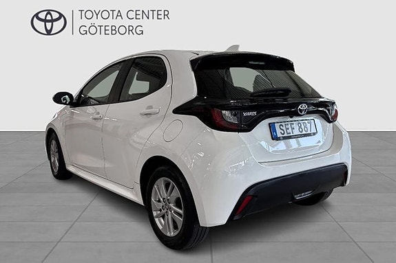 Toyota Yaris 4 of 12