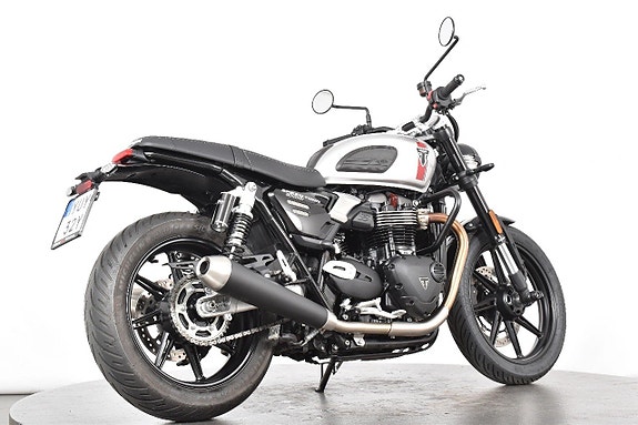 Triumph Speed Twin 900 ABS Mycket fint skick 2 of 18