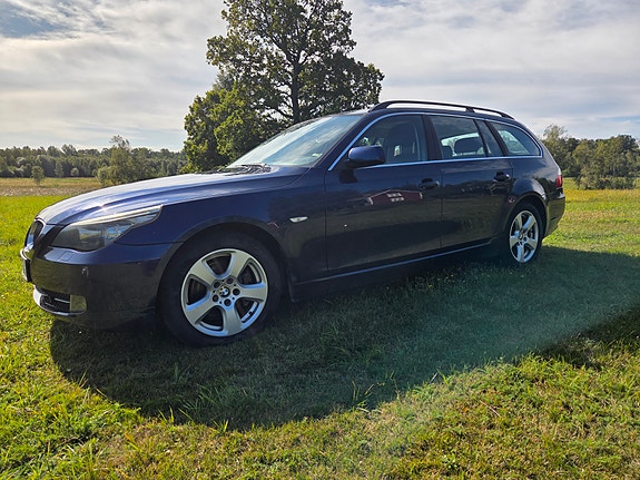 BMW 525Xi 2 of 7