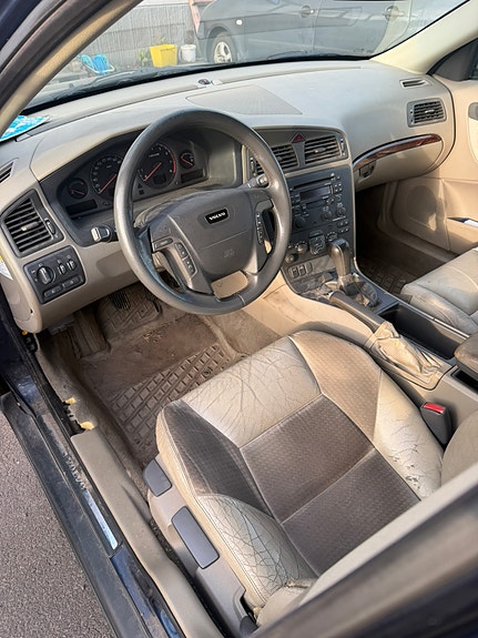 Volvo V70 5 of 6