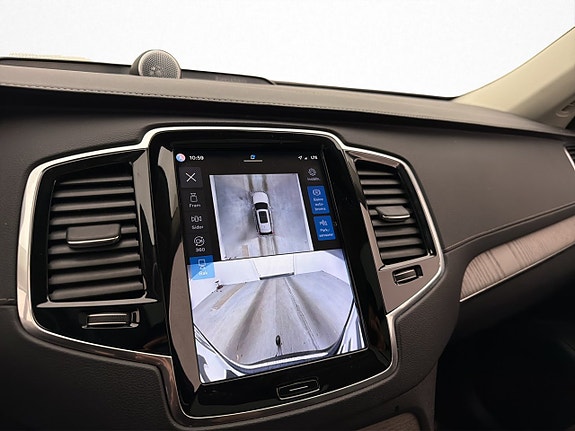 Volvo XC90 25 of 30
