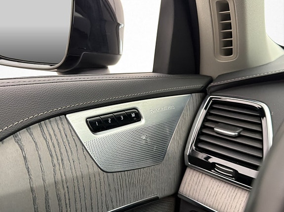 Volvo XC90 14 of 30