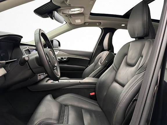 Volvo XC90 16 of 30
