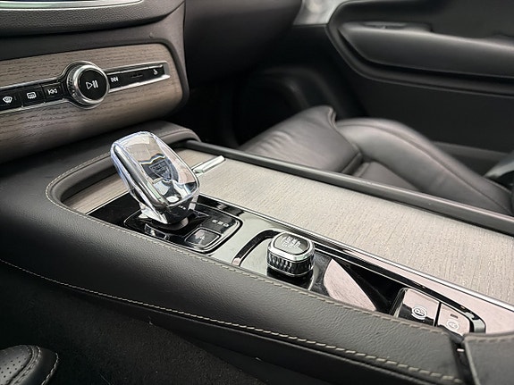 Volvo XC90 30 of 30