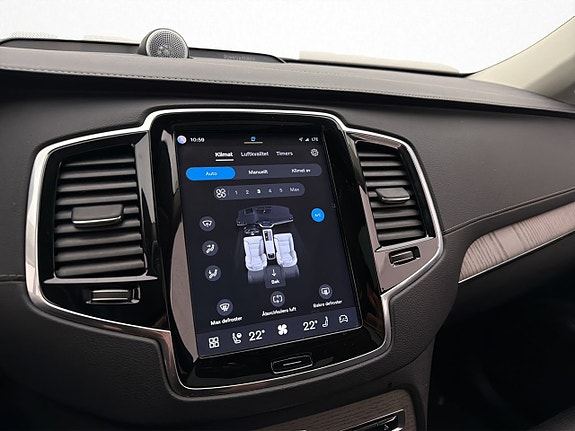 Volvo XC90 26 of 30