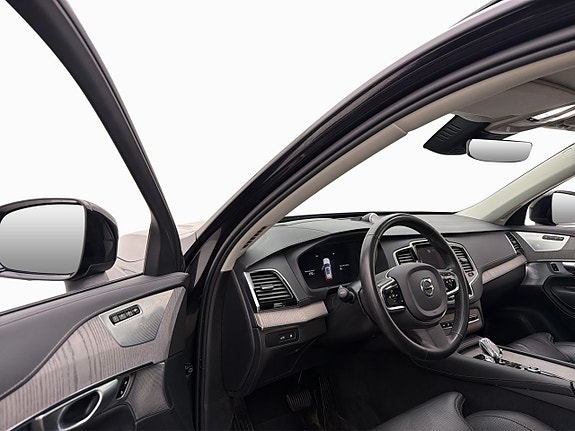 Volvo XC90 13 of 30