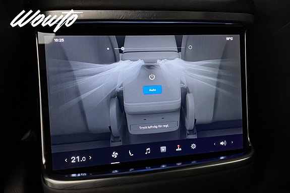 Tesla Model X 13 of 24