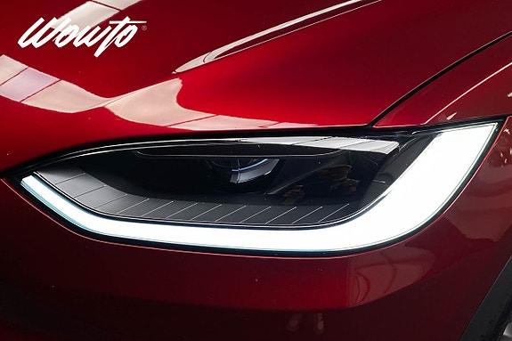 Tesla Model X 21 of 24