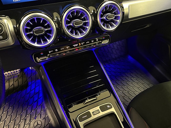 Mercedes-Benz GLB220 d 13 of 16