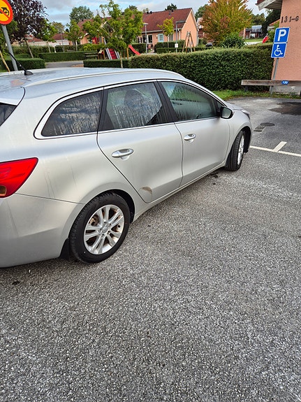 Kia Ceed 2 of 6