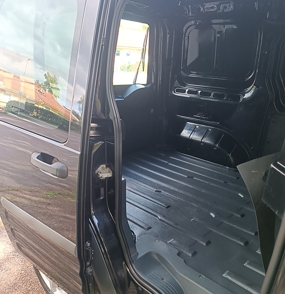 Ford Transit Connect 5 of 10