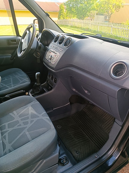 Ford Transit Connect 9 of 10